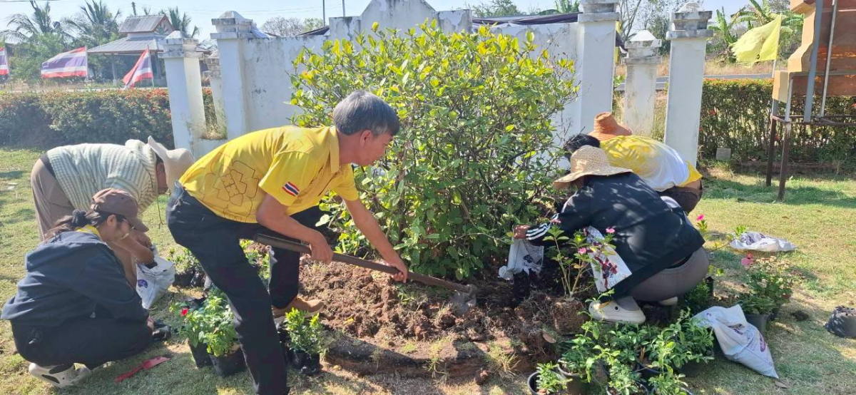 ปรับปรุงภูมิทัศน์  อบต.เมืองนาท