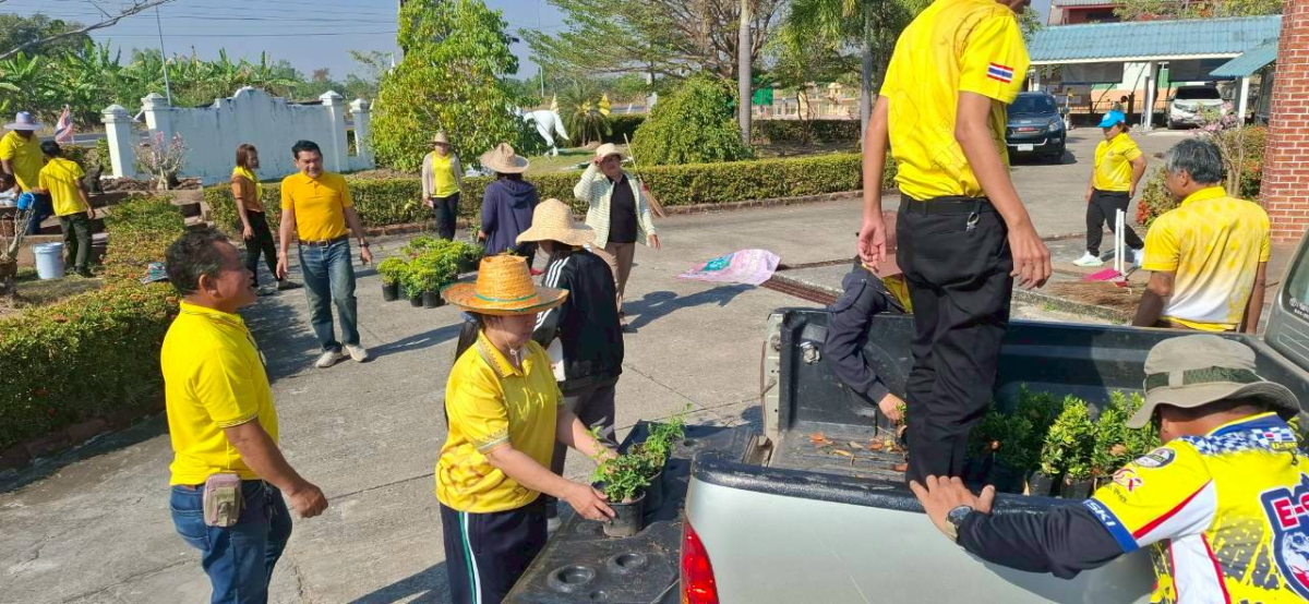 ปรับปรุงภูมิทัศน์  อบต.เมืองนาท