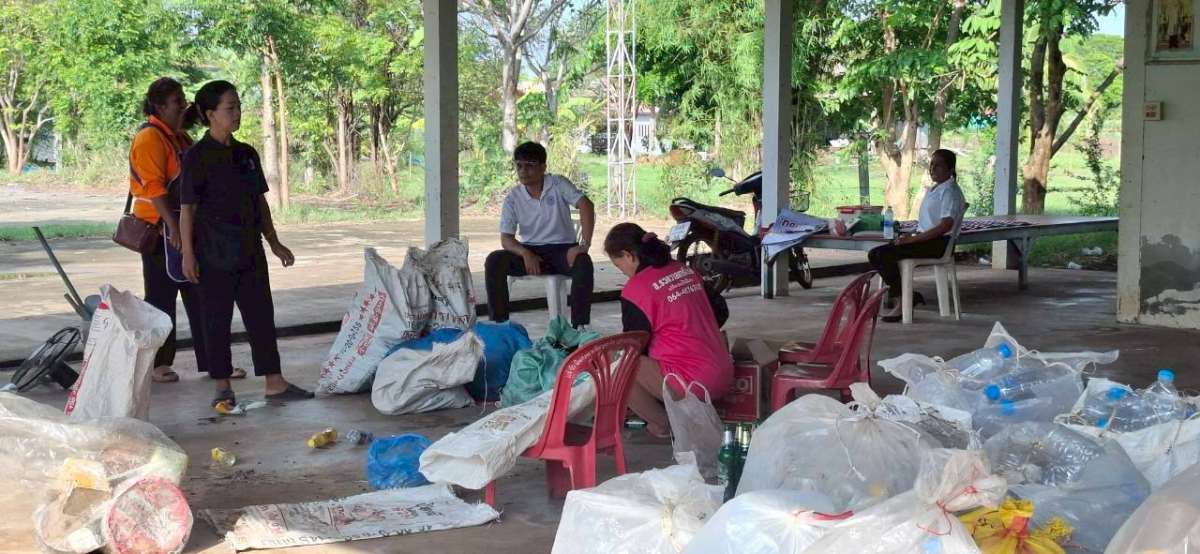 คณะผู้บริหารตรวจเยี่ยมธนาคารขยะชุมชนตำบลเมืองนาท