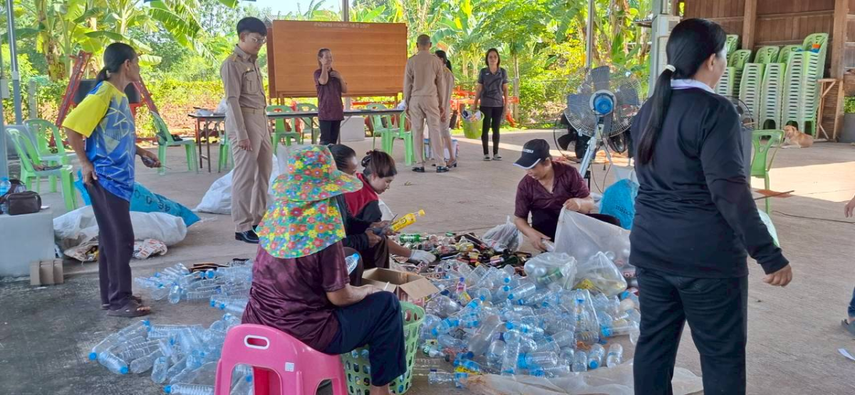 คณะผู้บริหารตรวจเยี่ยมธนาคารขยะชุมชนตำบลเมืองนาท