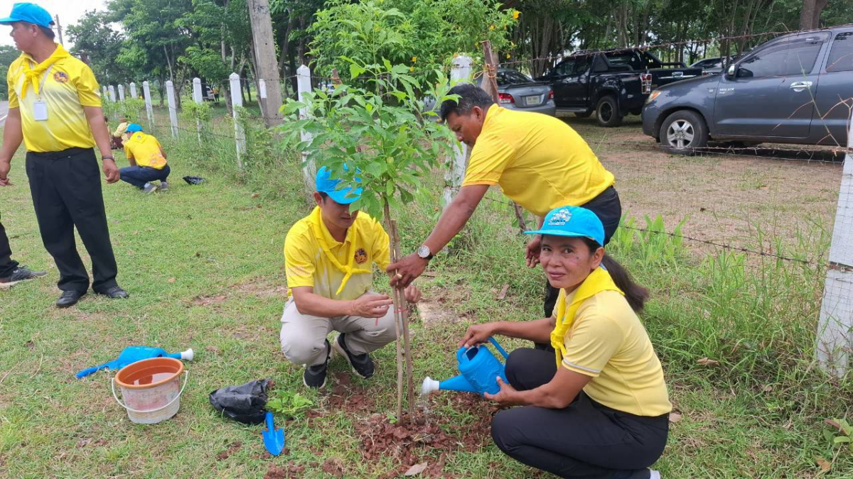 โครงการปรับปรุงภูมิทัศน์และพัฒนาสิ่งแวดล้อมตำบลเมืองนาท  เพื่อเทิดพระเกียรติพระบาทสมเด็จพระเจ้าอยู่หัว (ร.10)